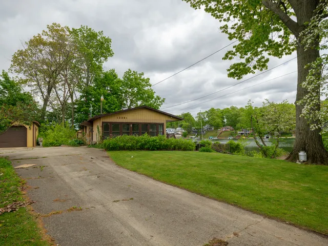 $474,953 | 12391 Sunset Drive, Plainwell, MI 49080