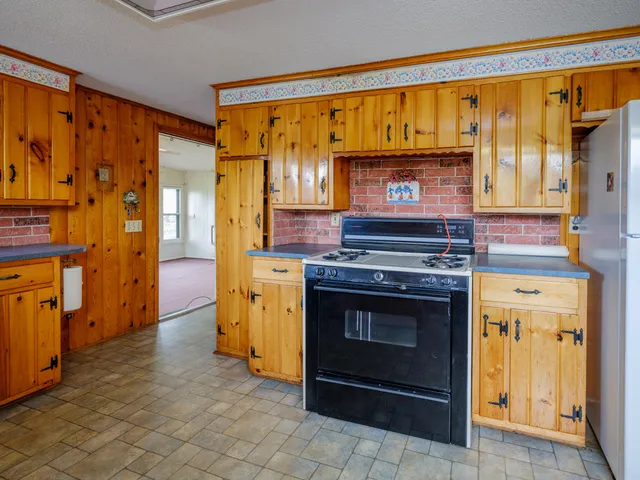 $474,953 | 12391 Sunset Drive, Plainwell, MI 49080