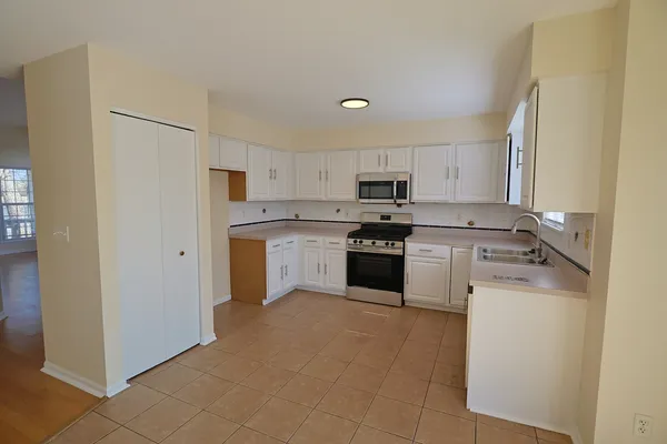 $2,950 | 14252 South Hemingway Circle, Plainfield, IL 60544