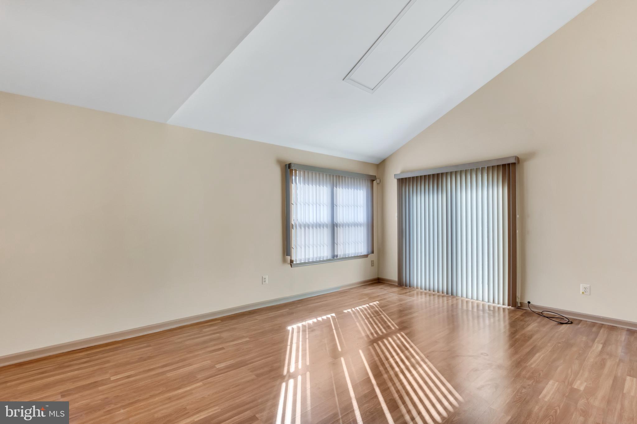105 Alexander Road Beverly, NJ 08010 - Photo 3 of 14 Living Room