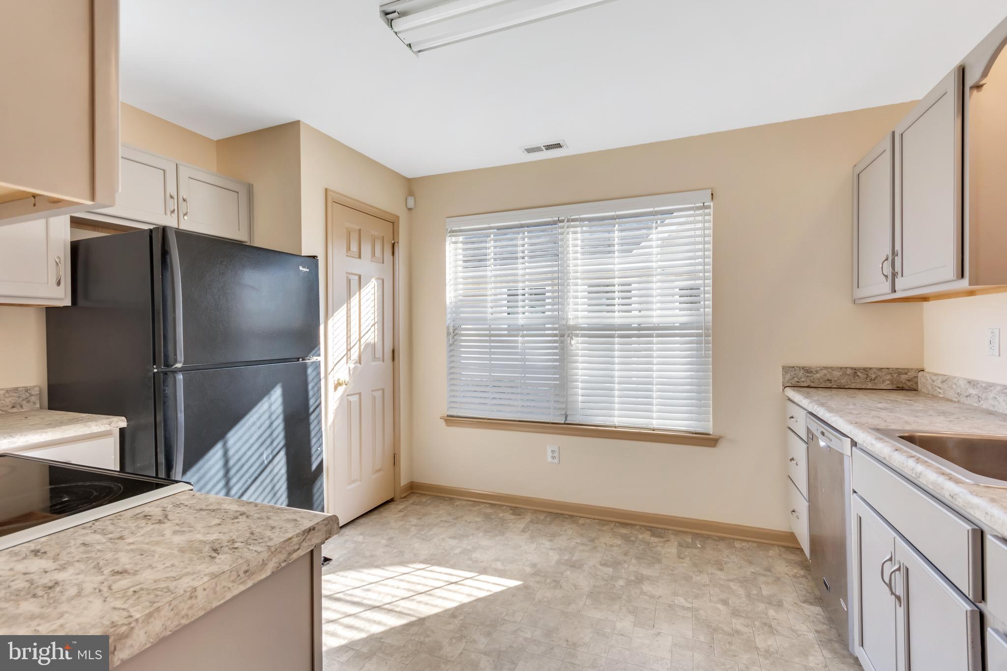 105 Alexander Road Beverly, NJ 08010 - Photo 4 of 14 Kitchen