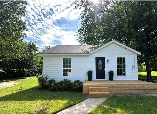 $214,900 | 1007 North Lane Street, Comanche, TX 76442