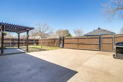 $319,990 | 4817 Scots Briar Lane, Fort Worth, TX 76137