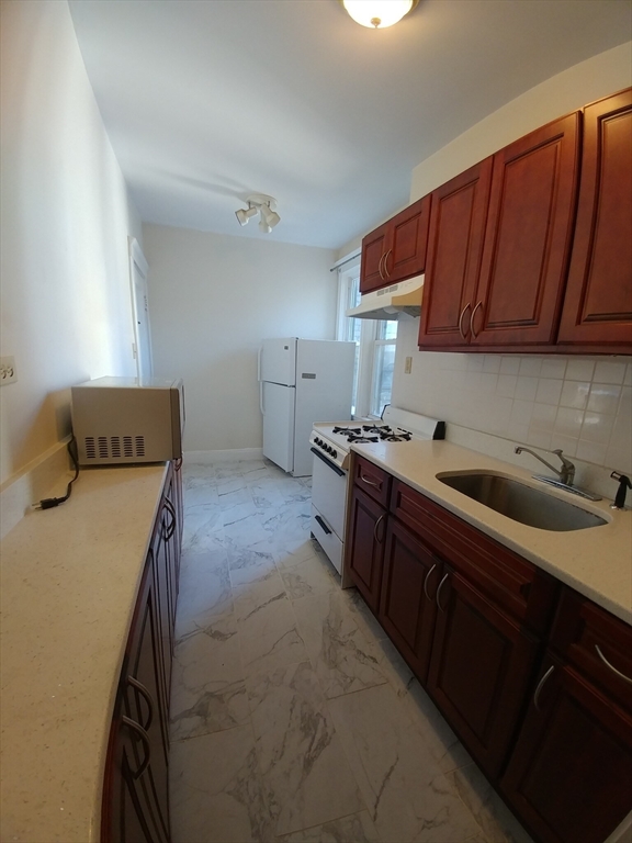 24 Sidlaw Road, Unit 16 Boston, MA 02135 - Photo 2 of 5