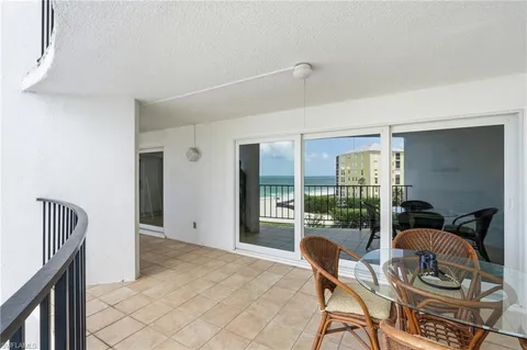 $999,000 | 3951 Gulf Shore Boulevard North, Unit 302, Naples, FL 34103