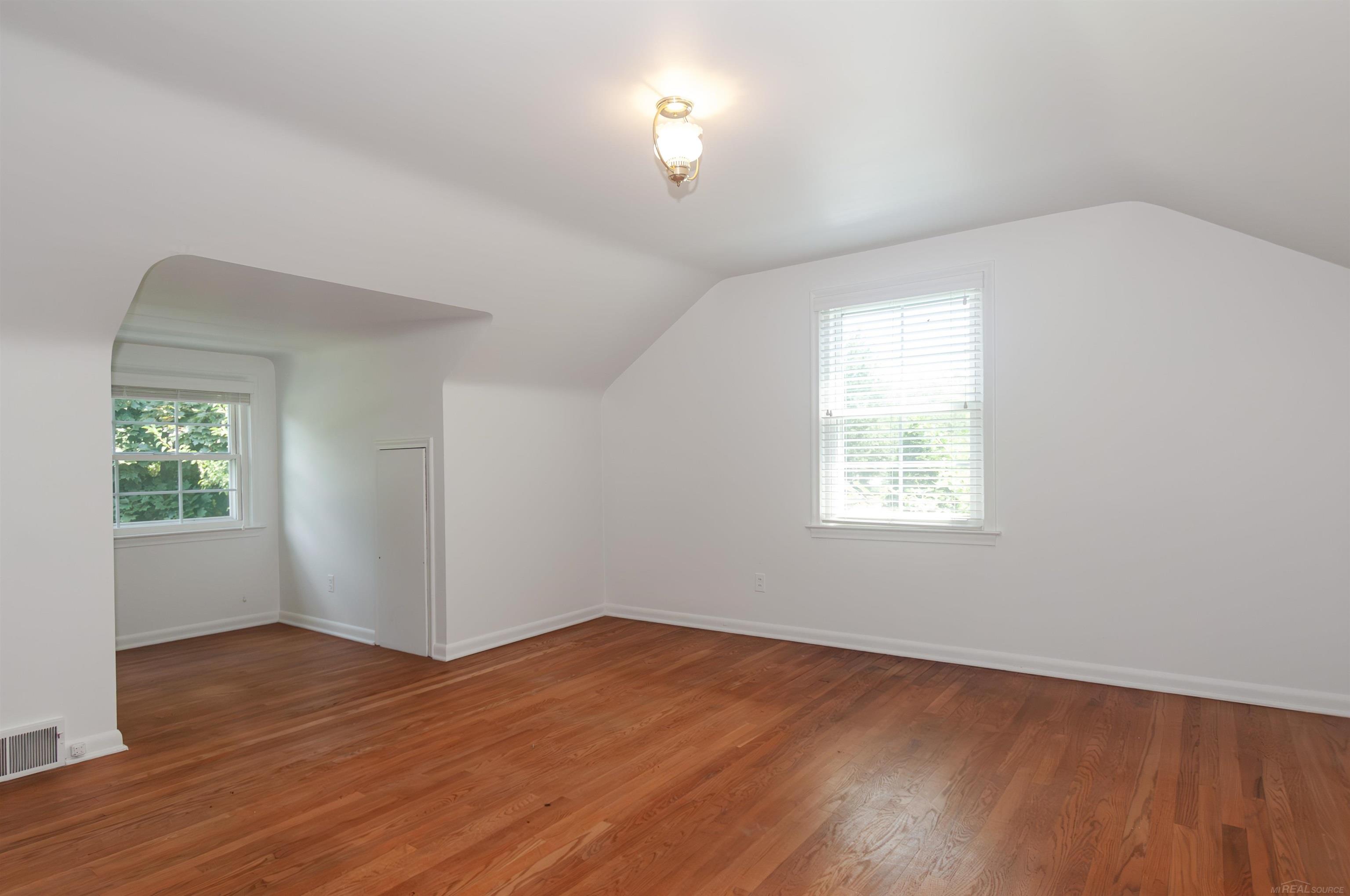 55 Roslyn Road Grosse Pointe, MI 48236 - Photo 35 of 50 50149466-abdc8860-7383-48e5-8d4f-b1bba295af1e.JPG