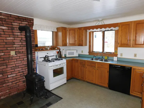 $249,999 | 270 Village Road, Corinth, VT 05040