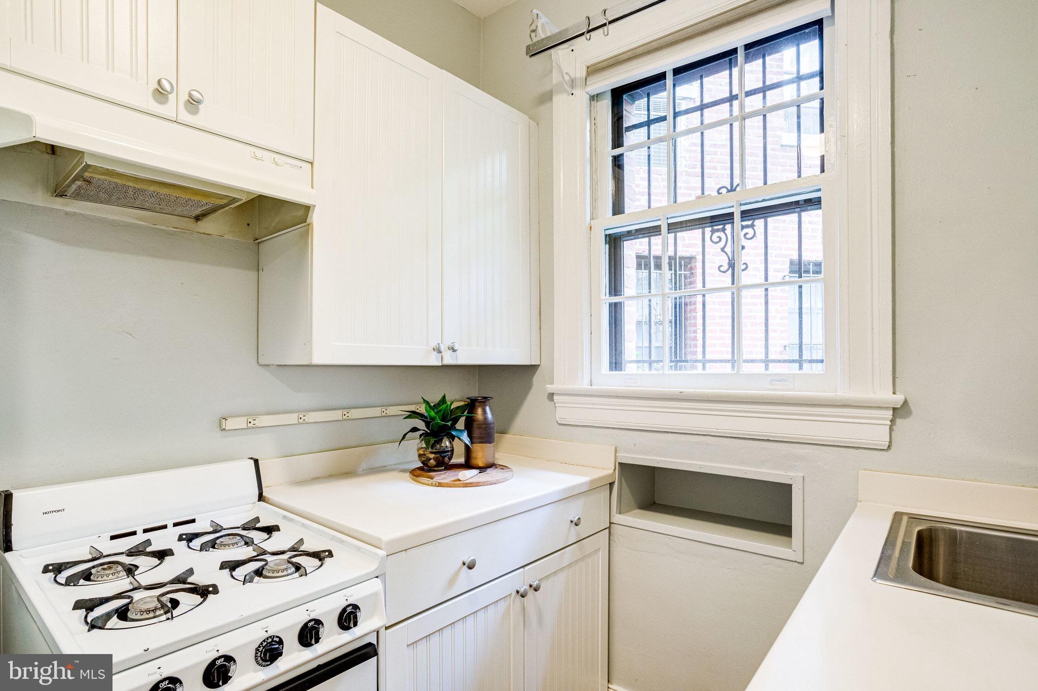 2707 Adams Mill Road Northwest, Unit 108 Washington, DC 20009 - Photo 8 of 27
