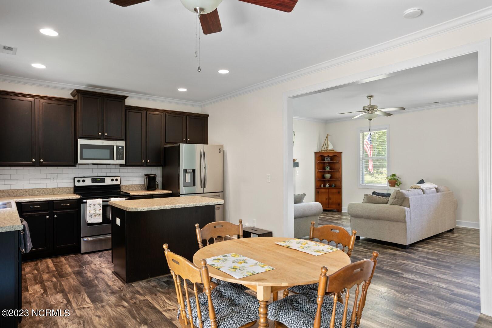 202 Contrail Road Hampstead, NC 28443 - Photo 13 of 30 Eat-in Kitchen