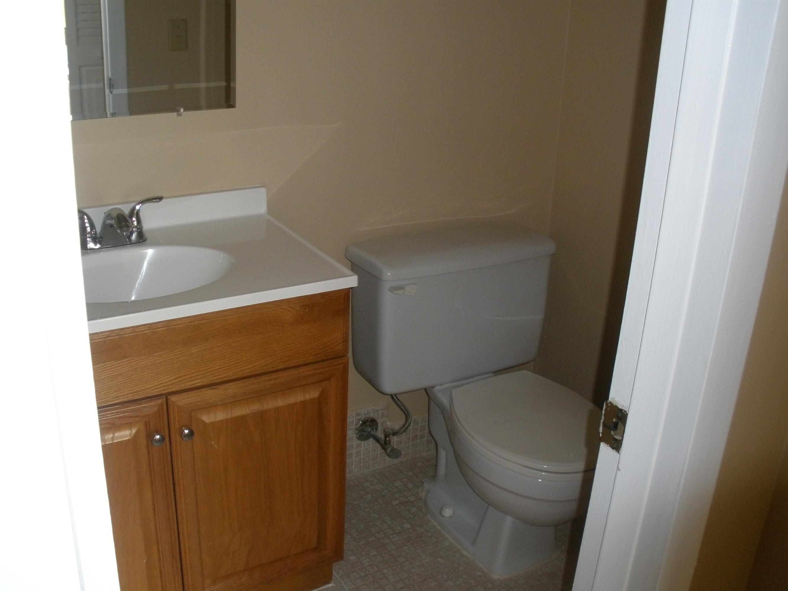 1026 Guildford East, Unit B Boca Raton, FL 33434 - Photo 8 of 13 Bath