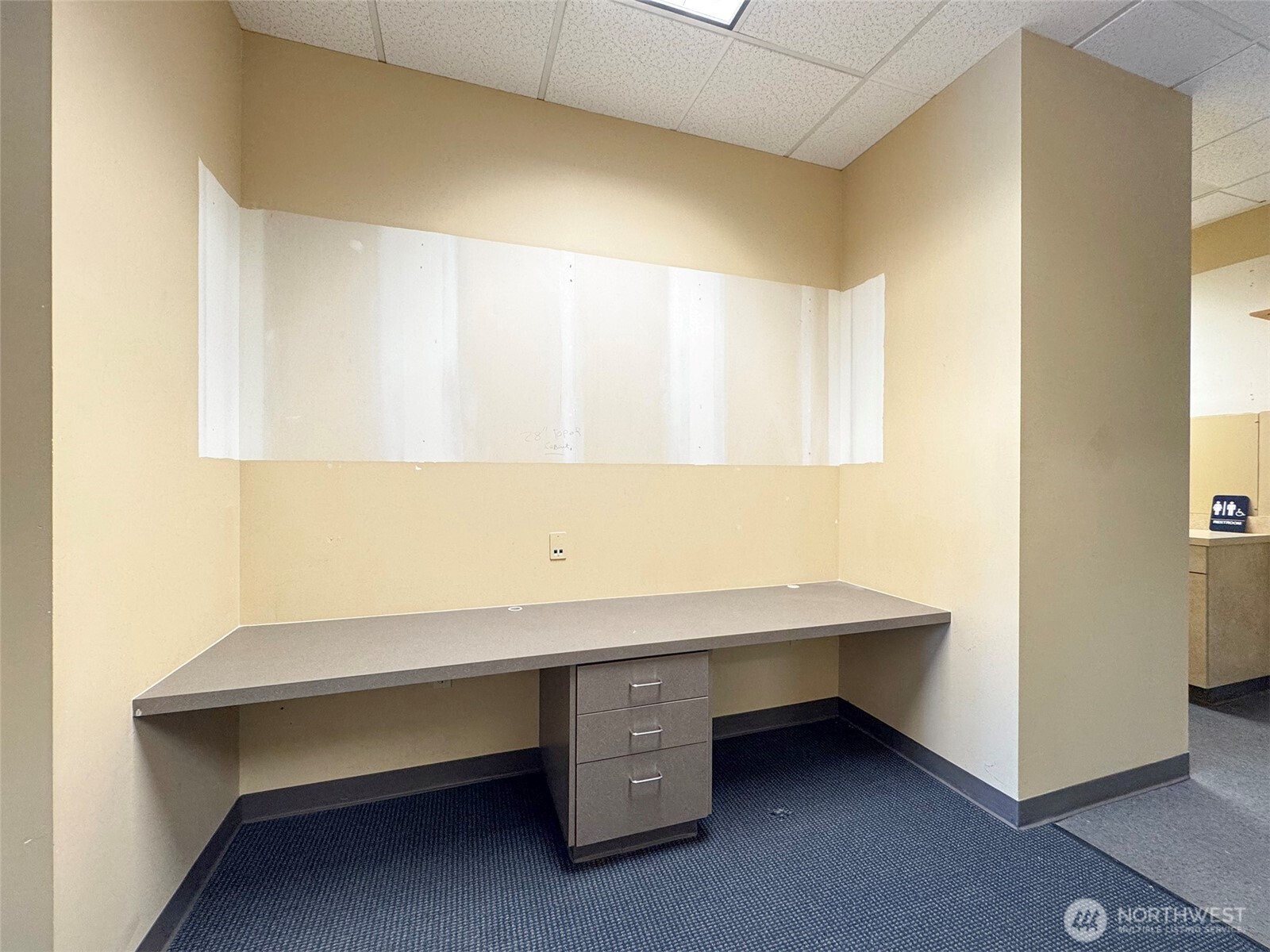 1400 West Washington Street, Unit 102 Sequim, WA 98382 - Photo 23 of 35 a room with table and window