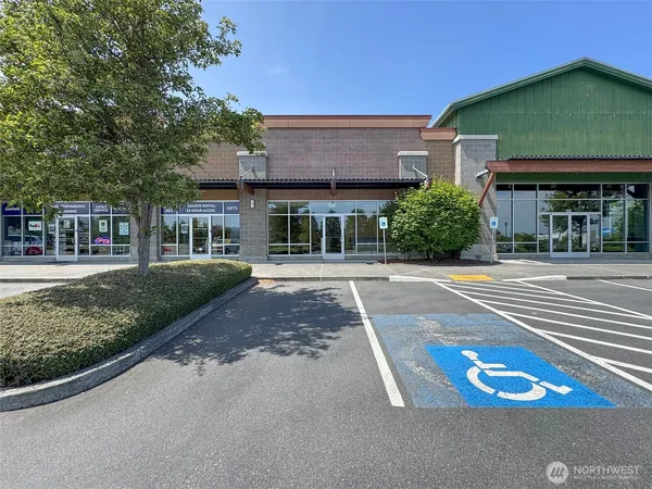 $2,004 | 1400 West Washington Street, Unit 102, Sequim, WA 98382