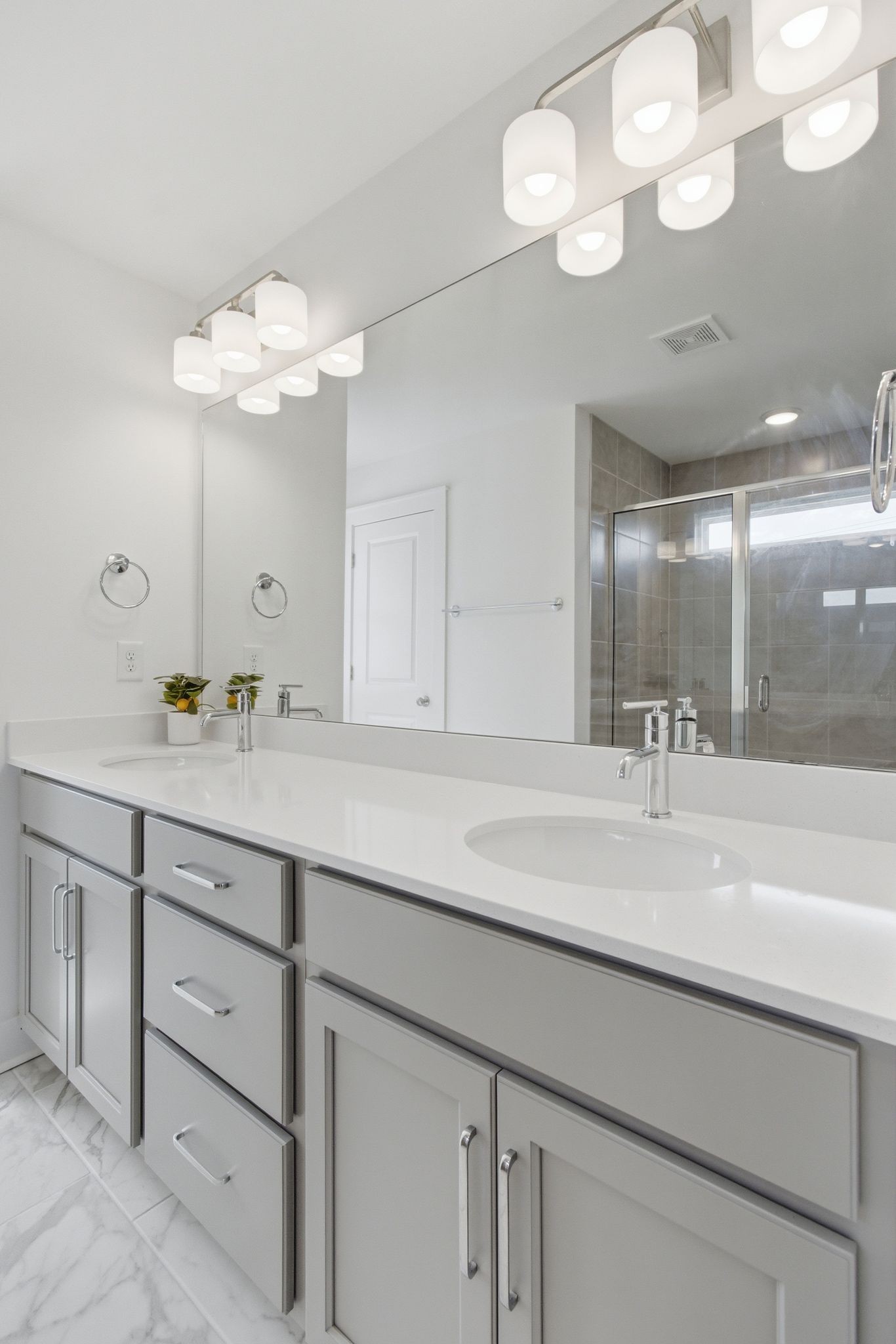 688 Conifer Drive Spring Hill, TN 37174 - Photo 24 of 40 a bathroom with a sink vanity and a mirror