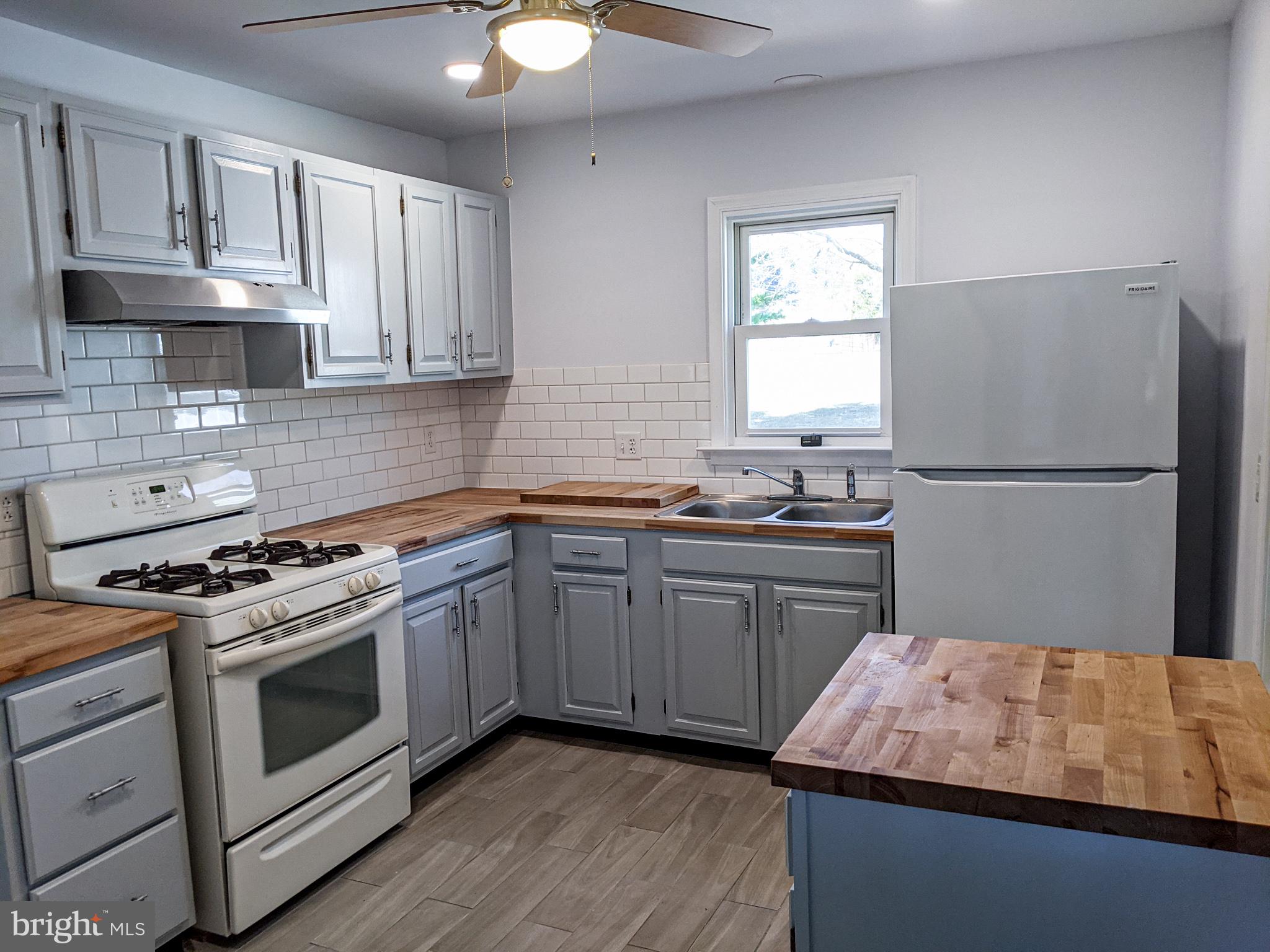 1649 Biglerville Road Gettysburg, PA 17325 - Photo 14 of 41 Kitchen