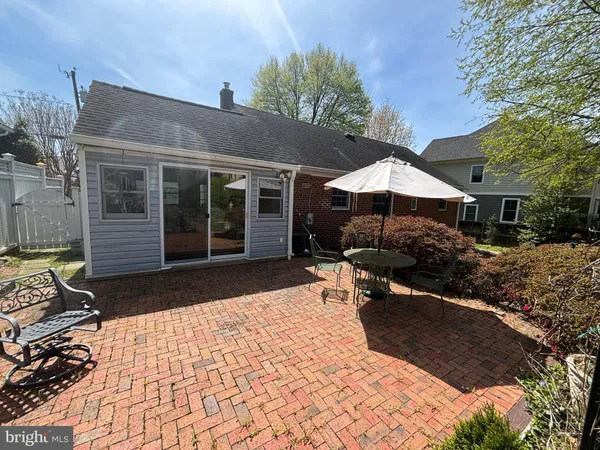 $4,000 | 6413 29th Street North, Arlington, VA 22207