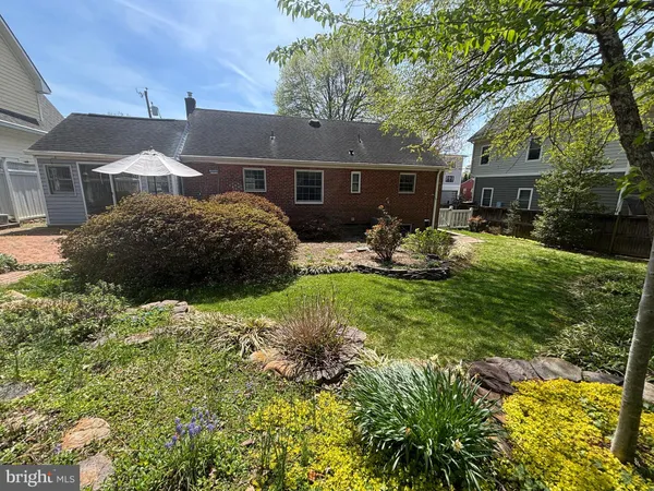 $4,000 | 6413 29th Street North, Arlington, VA 22207