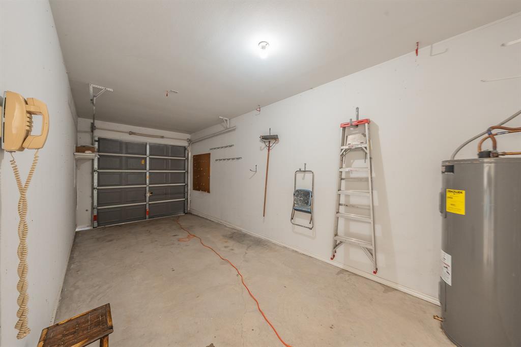 2305 Floyd Hampton Road Crowley, TX 76036 - Photo 28 of 40