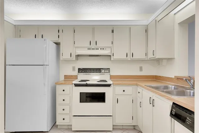 $248,000 | 2905 Southwest 22nd Avenue, Unit 202, Delray Beach, FL 33445