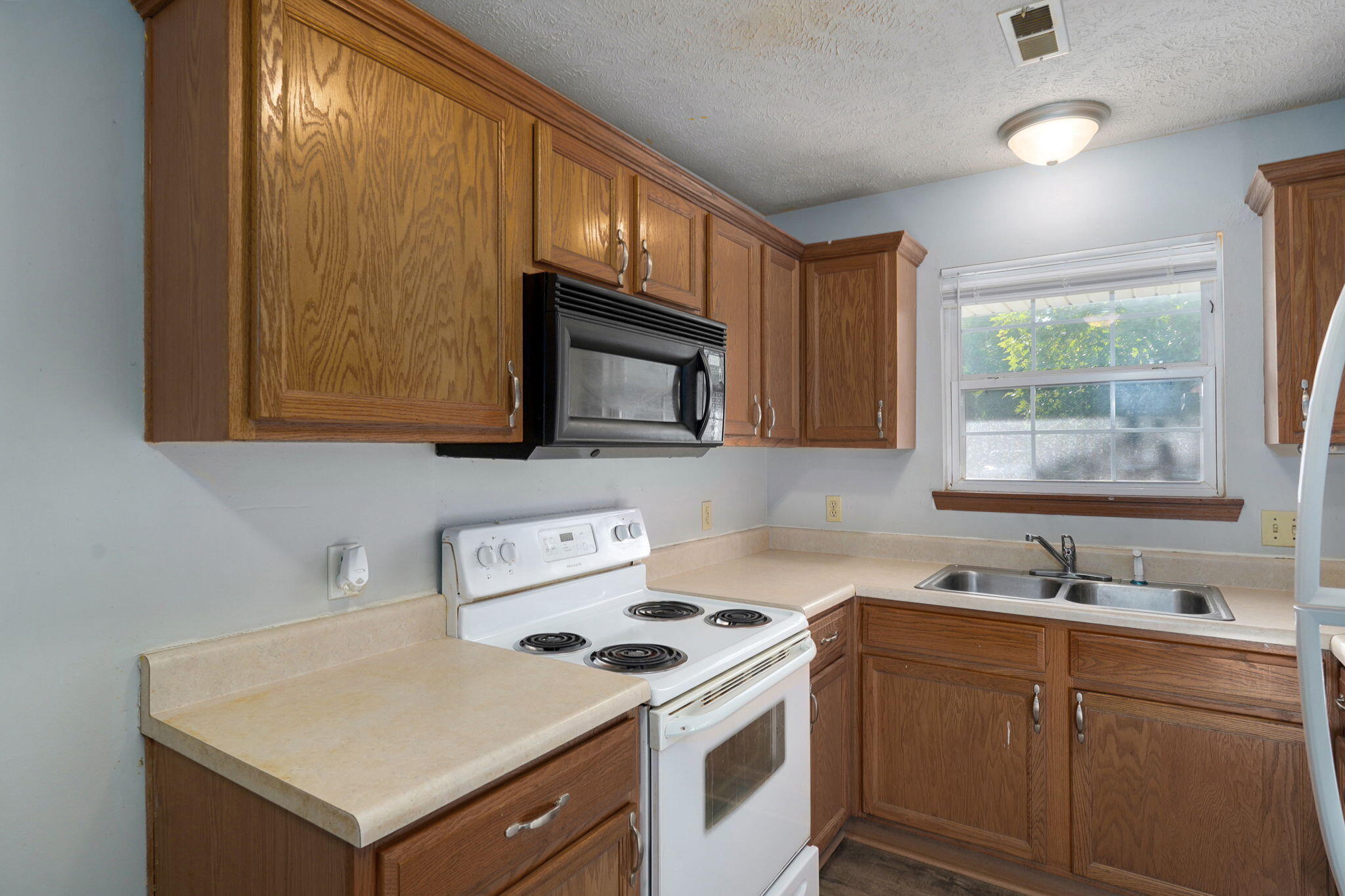1053 South Colgate Avenue Springfield, MO 65802 - Photo 8 of 17 1053 S Colgate Ave-8