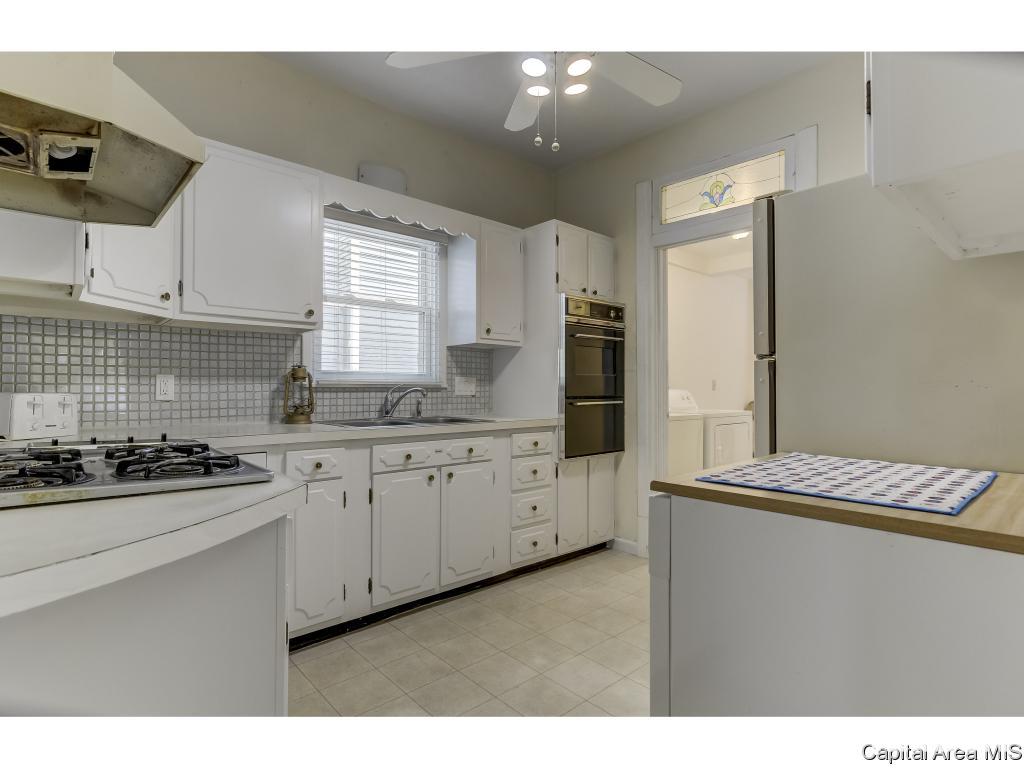 1616 Holmes Avenue Springfield, IL 62704 - Photo 14 of 36