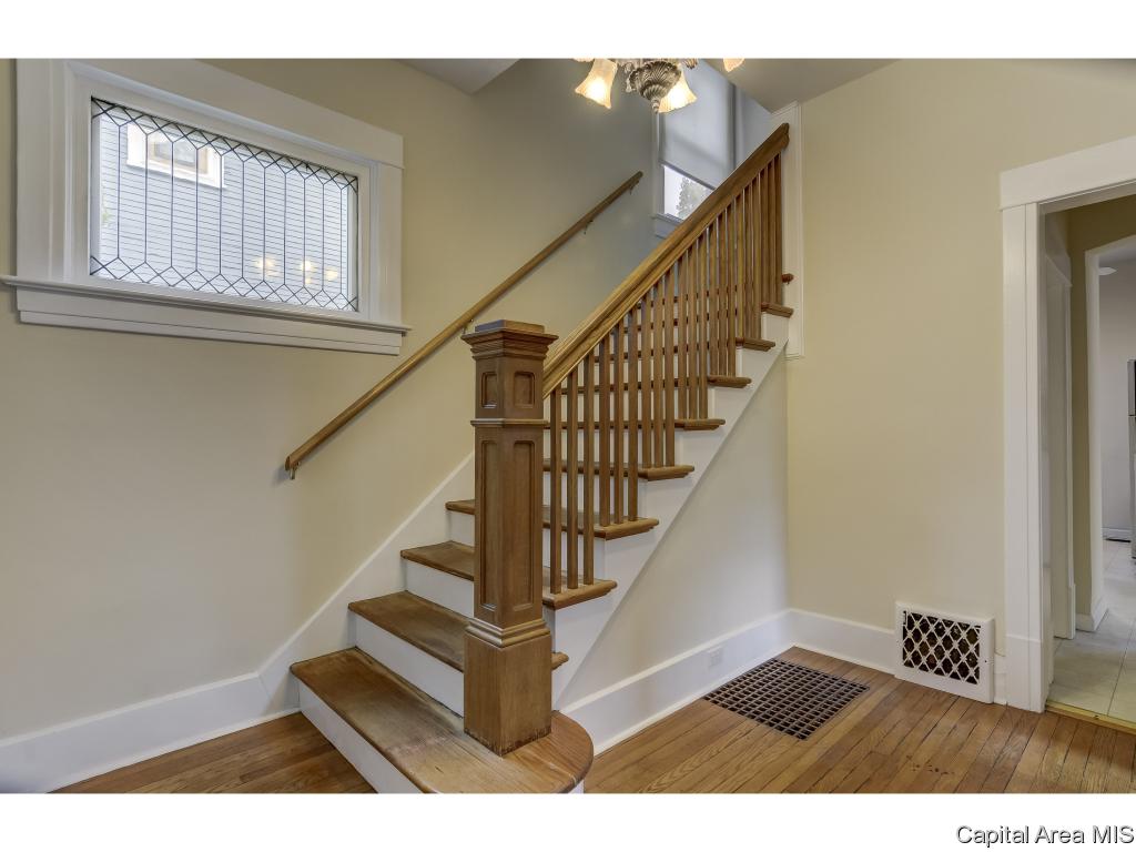 1616 Holmes Avenue Springfield, IL 62704 - Photo 3 of 36