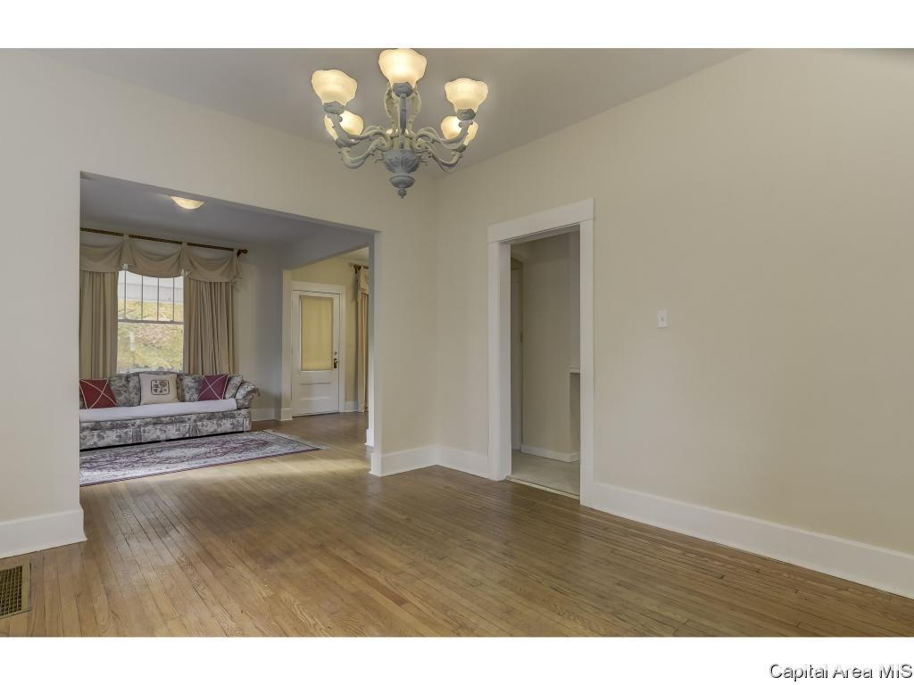 1616 Holmes Avenue Springfield, IL 62704 - Photo 10 of 36