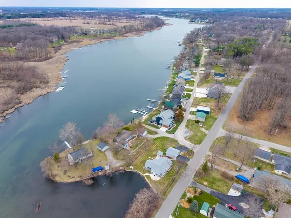 $525,000 | 2255 North 400 West, Angola, IN 46703