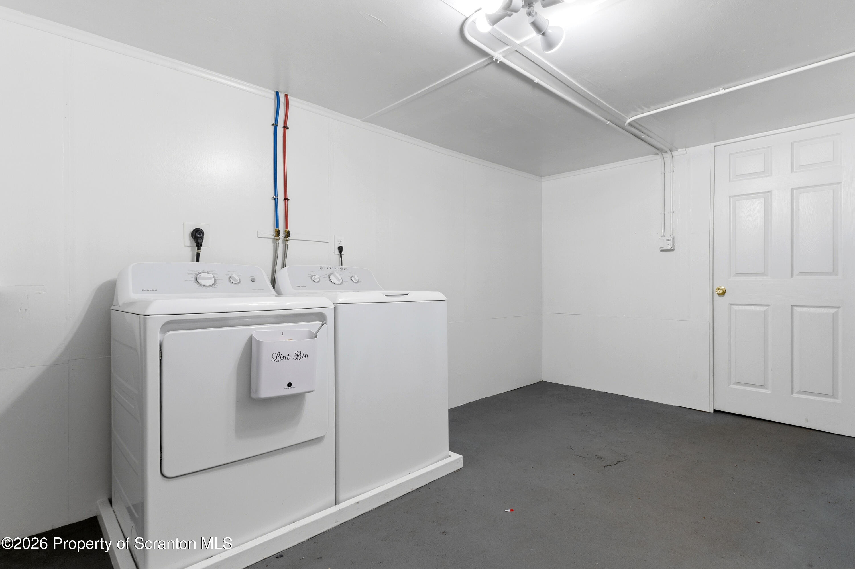 846 Monroe Avenue Scranton, PA 18510 - Photo 62 of 87 a utility room with dryer and washer
