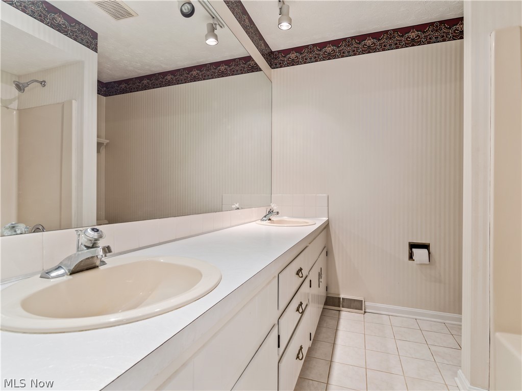 2581 Killian Road Uniontown, OH 44685 - Photo 22 of 35