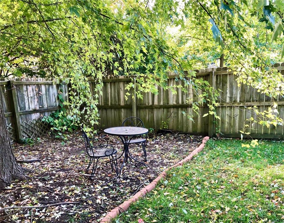 9127 Warwick Road Indianapolis, IN 46240 - Photo 9 of 27