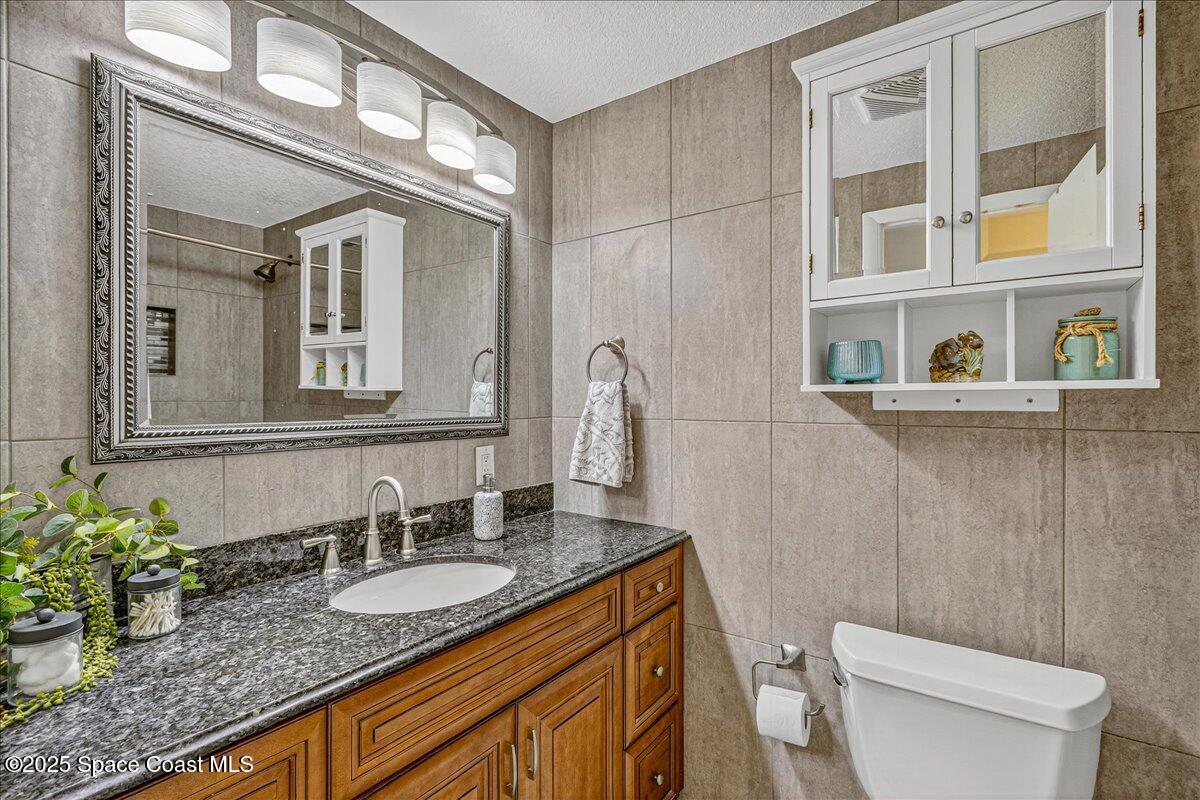 2007 Oak Street Melbourne Beach, FL 32951 - Photo 5 of 53 35-2007-Oak-217