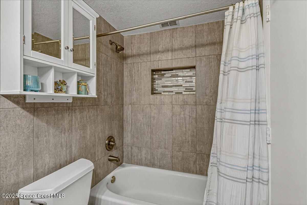 2007 Oak Street Melbourne Beach, FL 32951 - Photo 6 of 53 36-2007-Oak-218