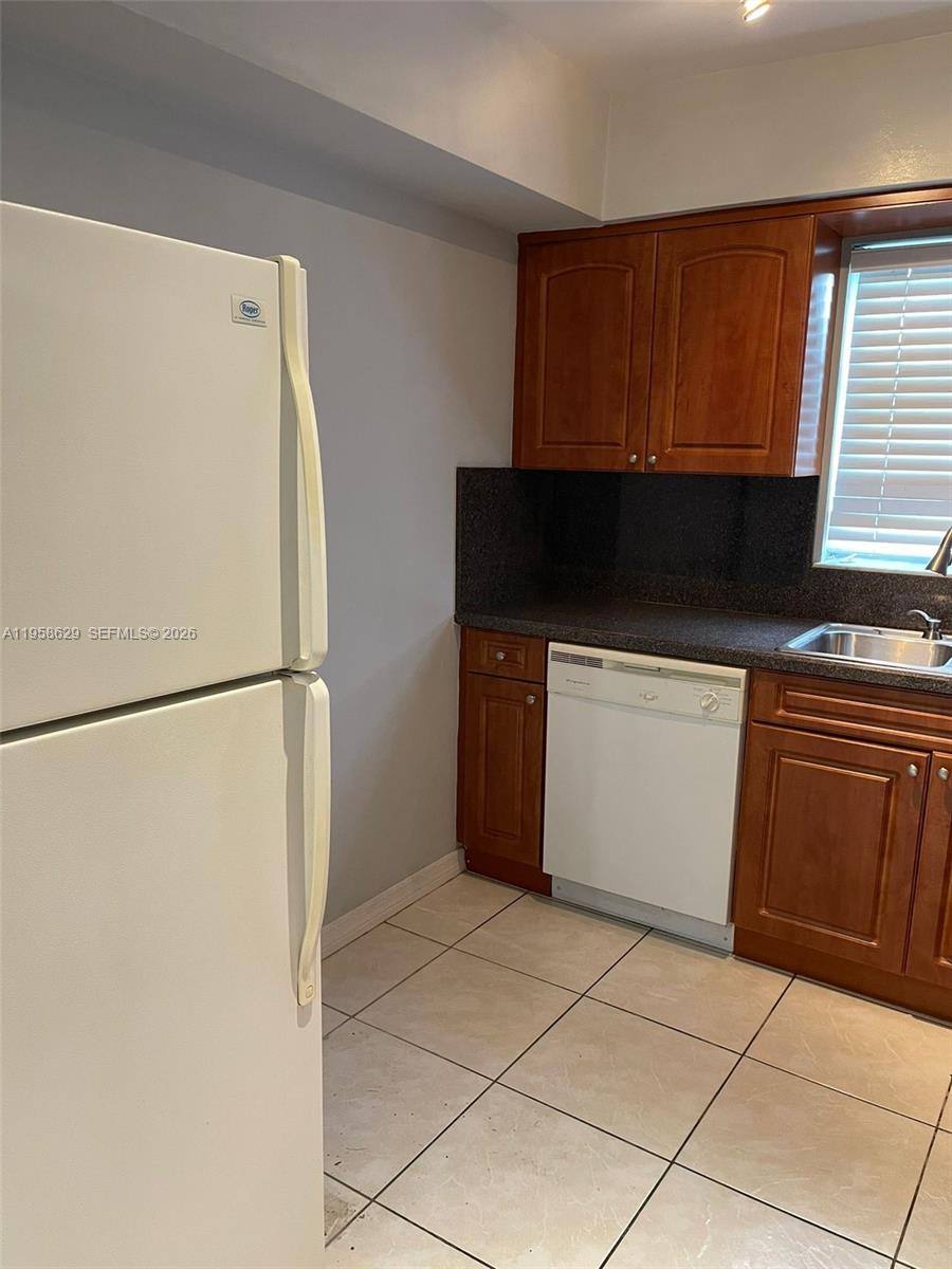 7670 Southwest 82nd Street, Unit H113 Miami, FL 33143 - Photo 4 of 14 a utility room with washer and dryer