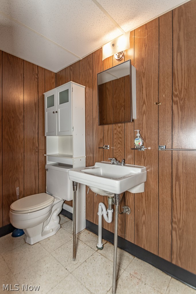 30305 Arnold Road Eastlake, OH 44095 - Photo 9 of 22