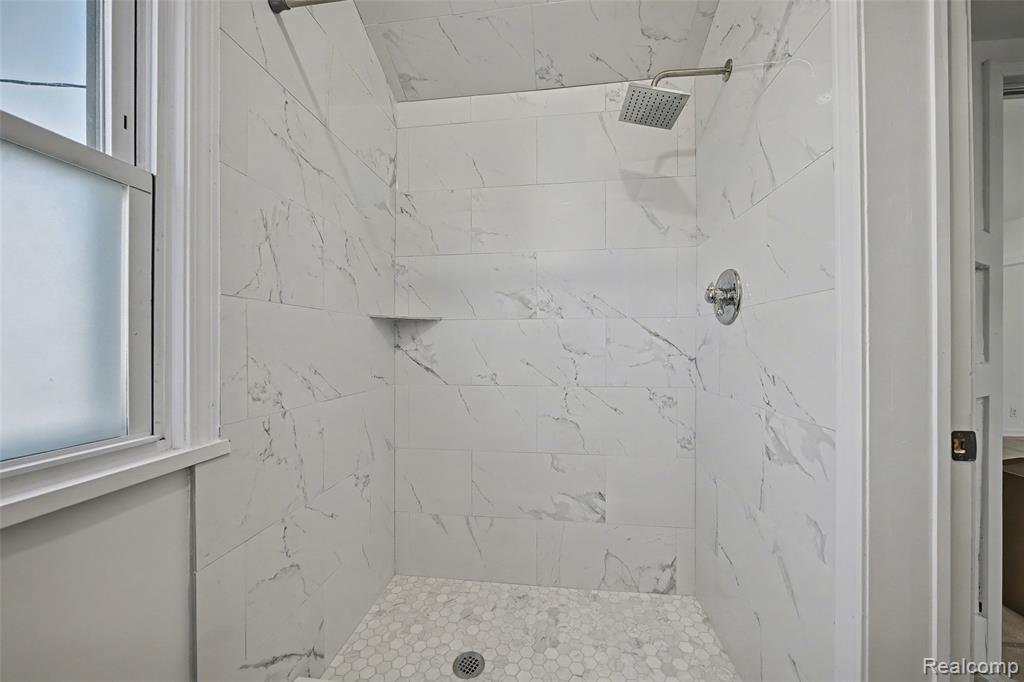 2330 Rosemont Road Berkley, MI 48072 - Photo 14 of 29