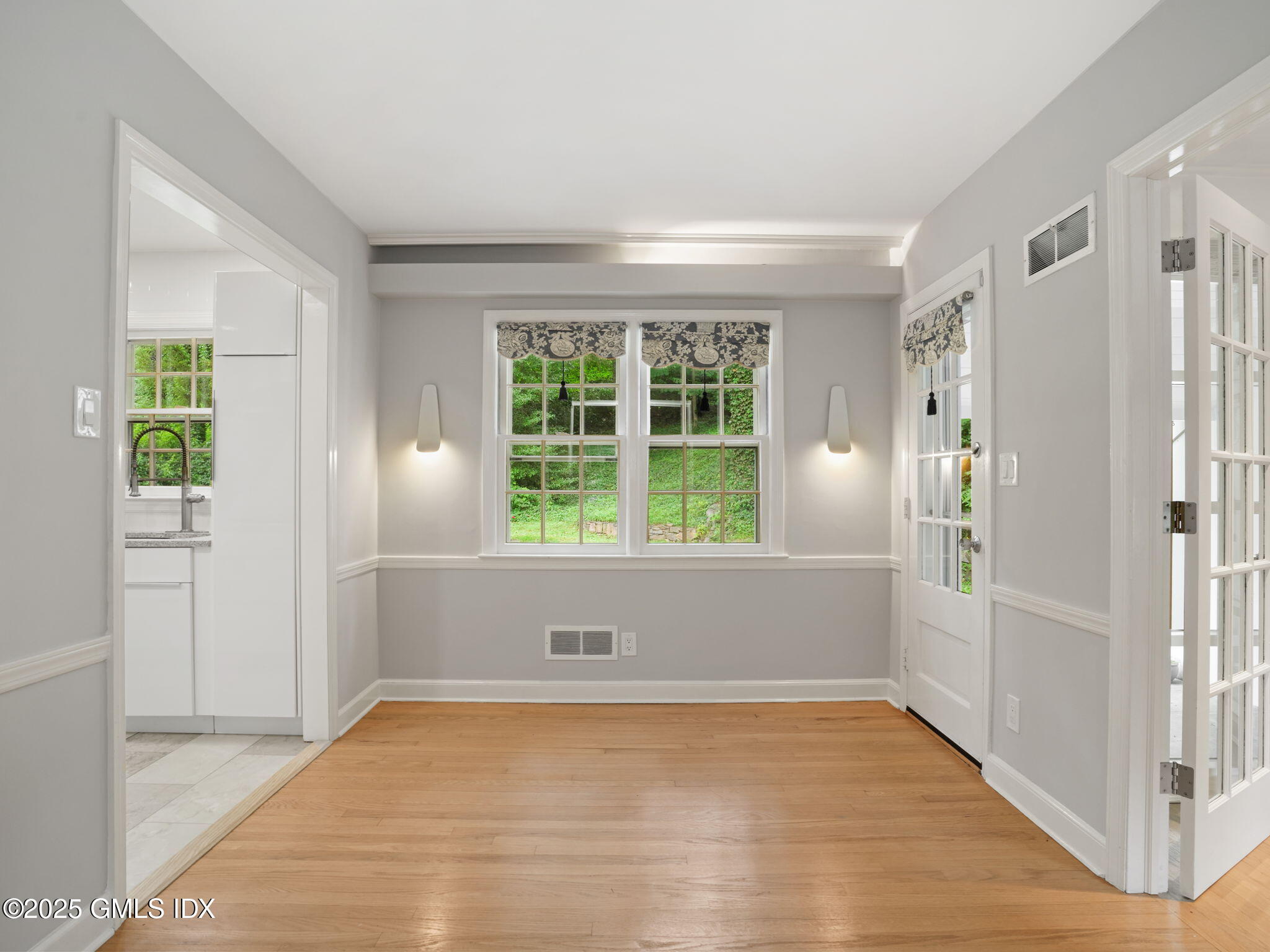 35 Skylark Road Greenwich, CT 06830 - Photo 4 of 34 Dining Room
