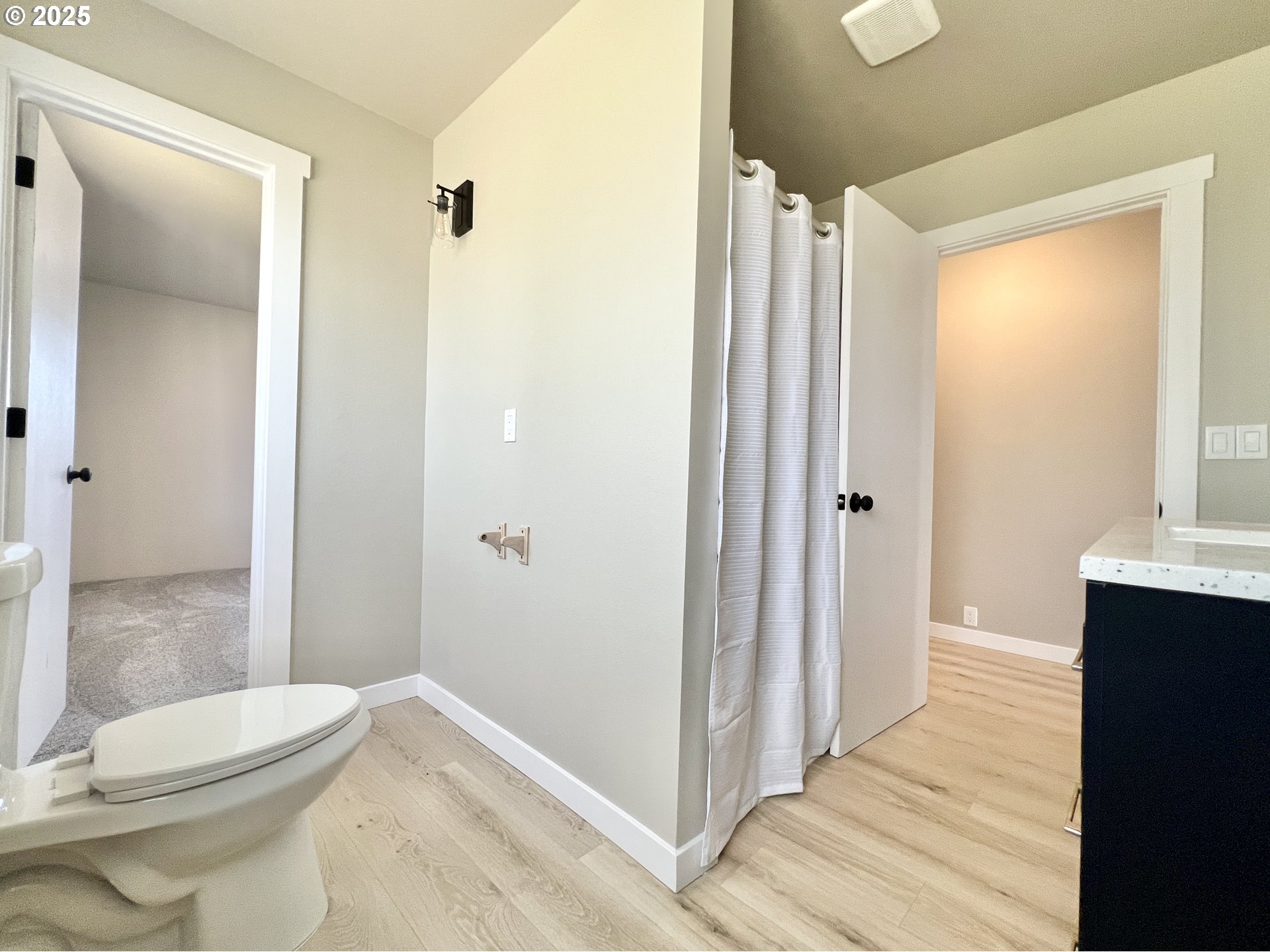 32540 East Punkin Center Road Hermiston, OR 97838 - Photo 12 of 19 a bathroom with a sink a toilet and shower