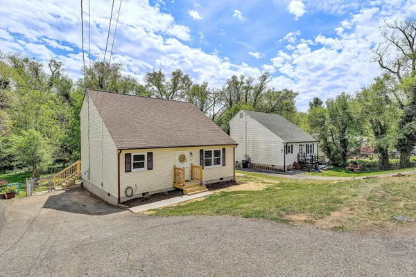 $264,950 | 2321 Dunkirk Avenue Northeast, Roanoke, VA 24012