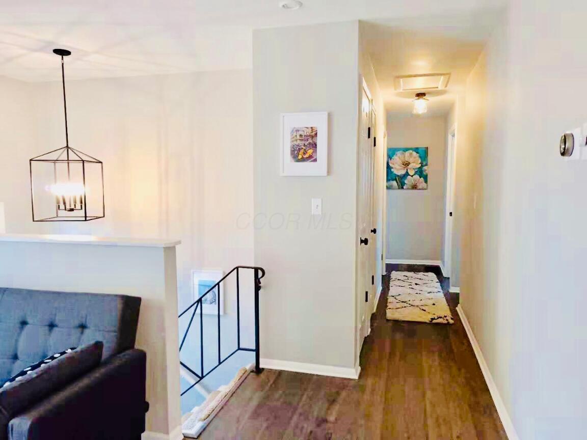 221 Lincolnshire Road Columbus, OH 43230 - Photo 3 of 18