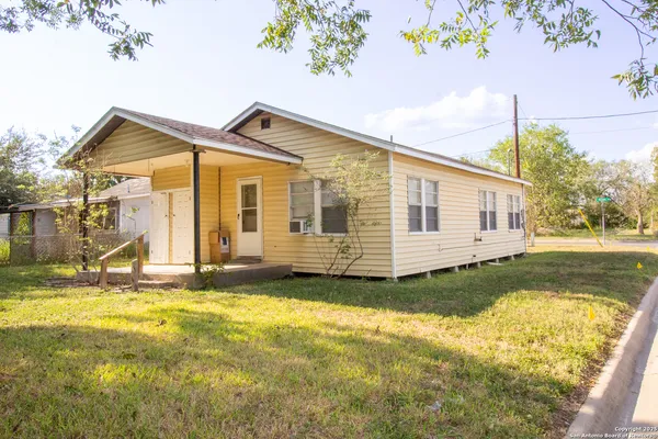 $87,000 | 310 East Rachel Street, Beeville, TX 78102