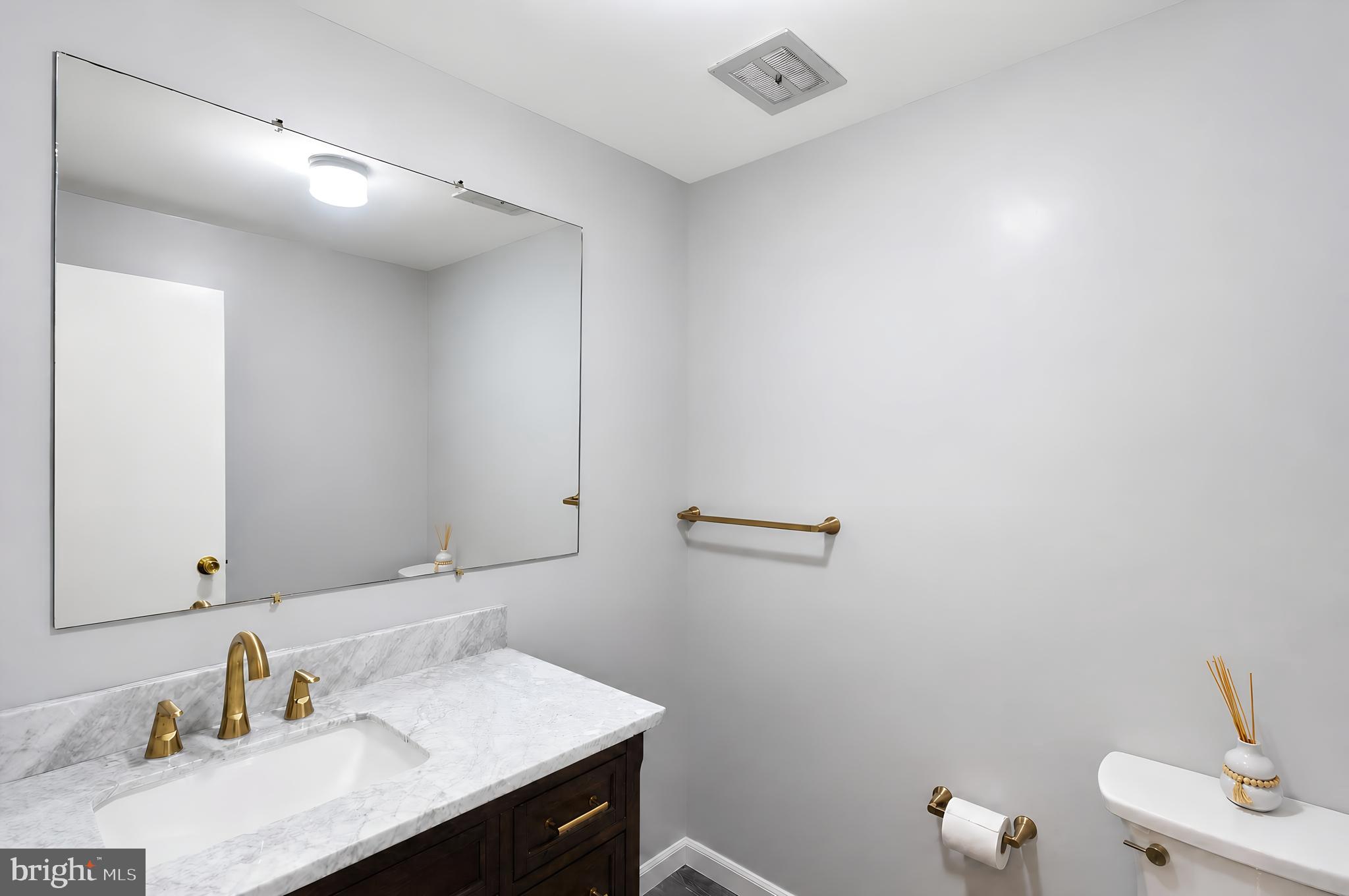 1100 Surrey Road Philadelphia, PA 19115 - Photo 12 of 31 1st Floor Powder room
