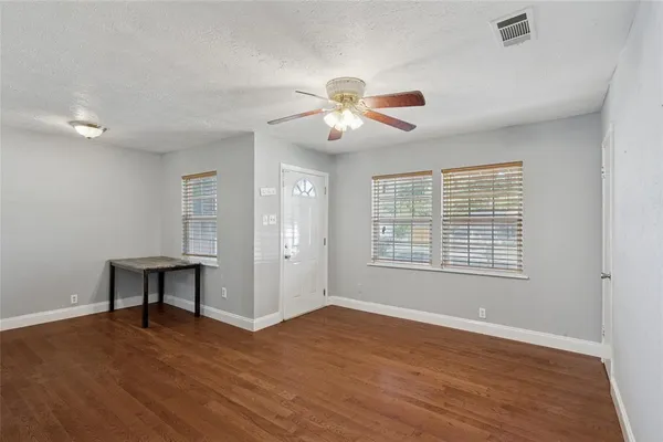 $239,000 | 1304 East Lovers Lane, Arlington, TX 76010