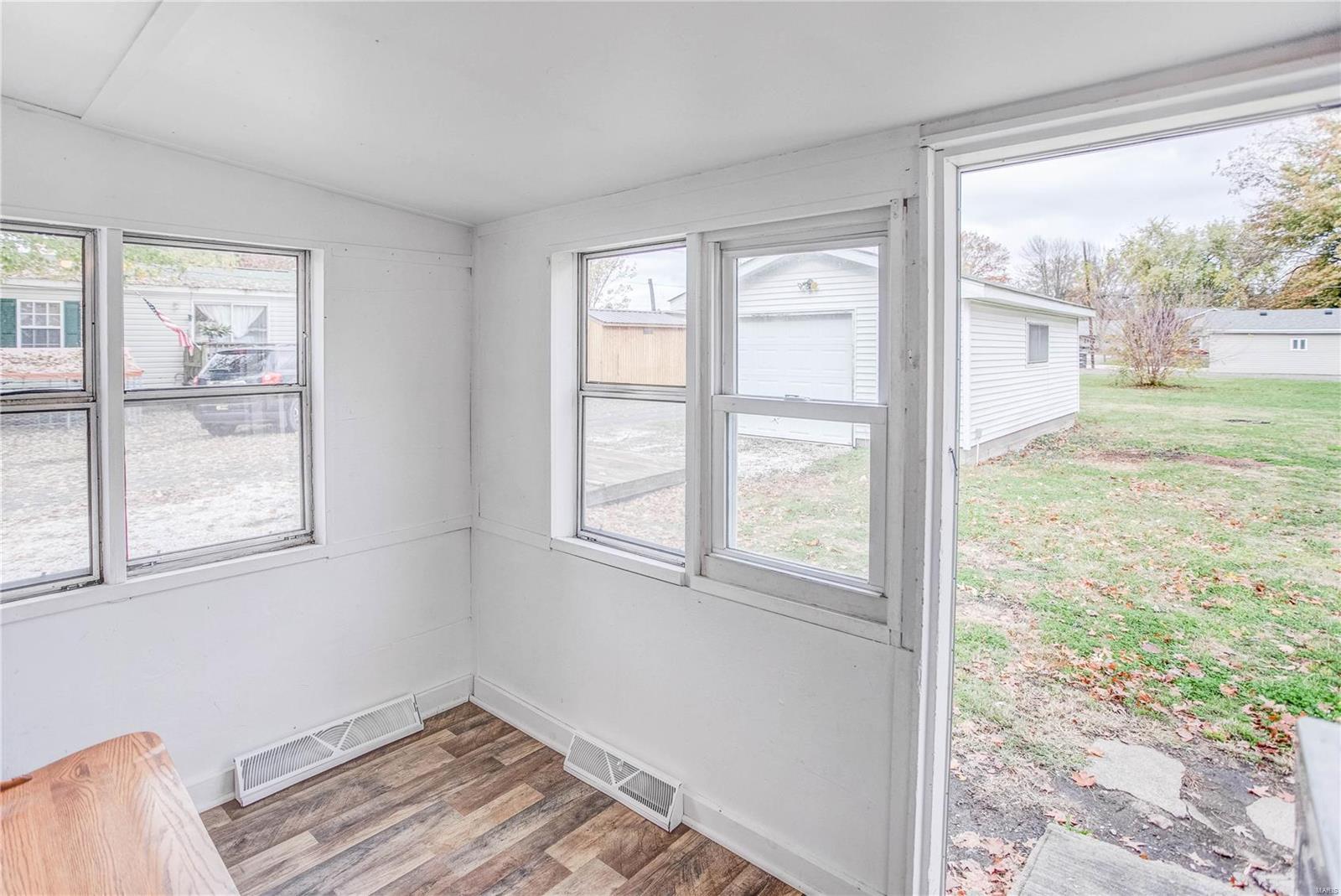 150 Maple Carrollton, IL 62016 - Photo 32 of 37