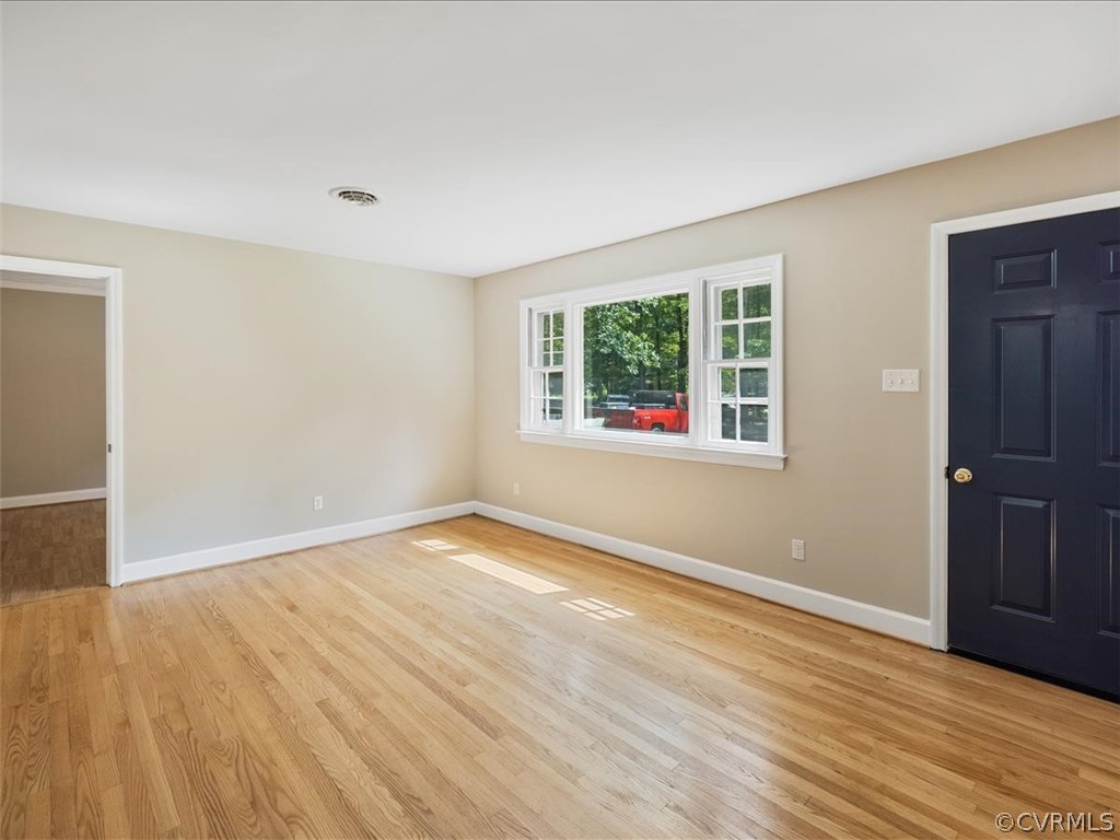 10517 Qualla Road Chesterfield, VA 23832 - Photo 4 of 27 Living Room