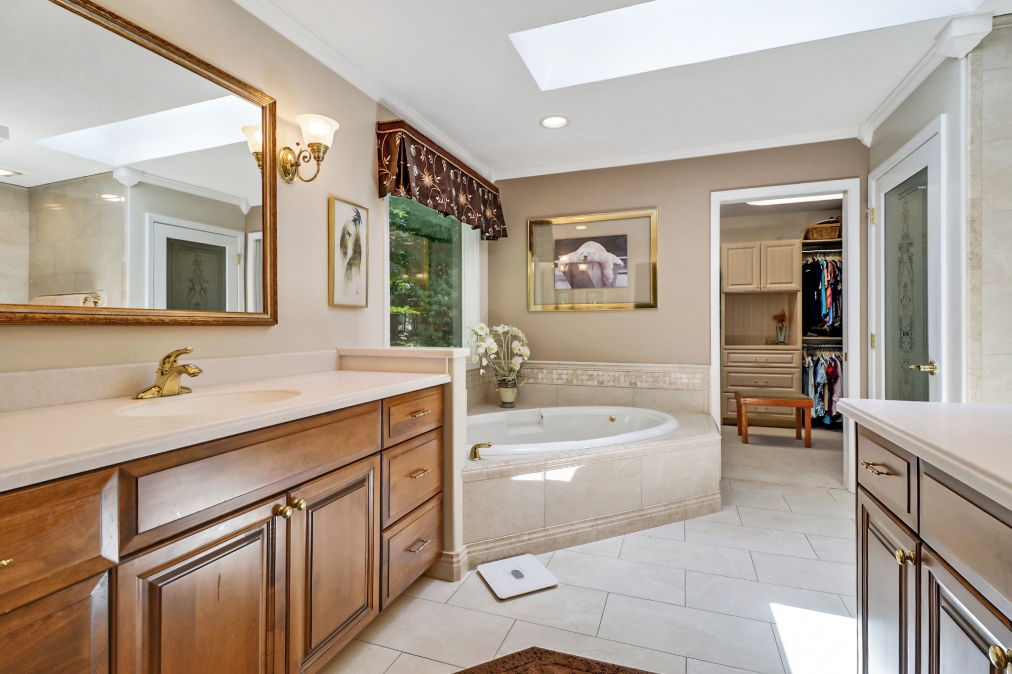 44 Inwood Court Crossville, TN 38558 - Photo 22 of 54 a spacious bathroom with a tub sink and mirror