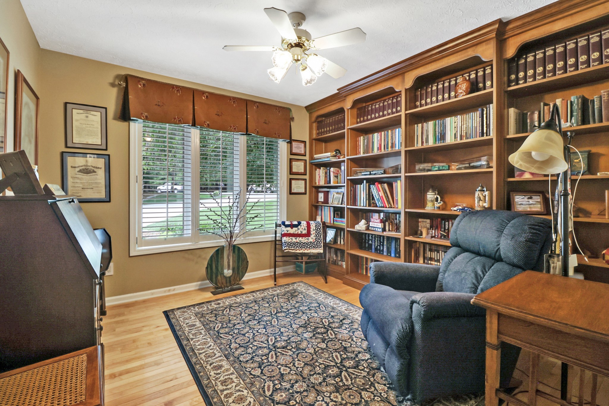 44 Inwood Court Crossville, TN 38558 - Photo 24 of 54 a living room with furniture and a book shelf
