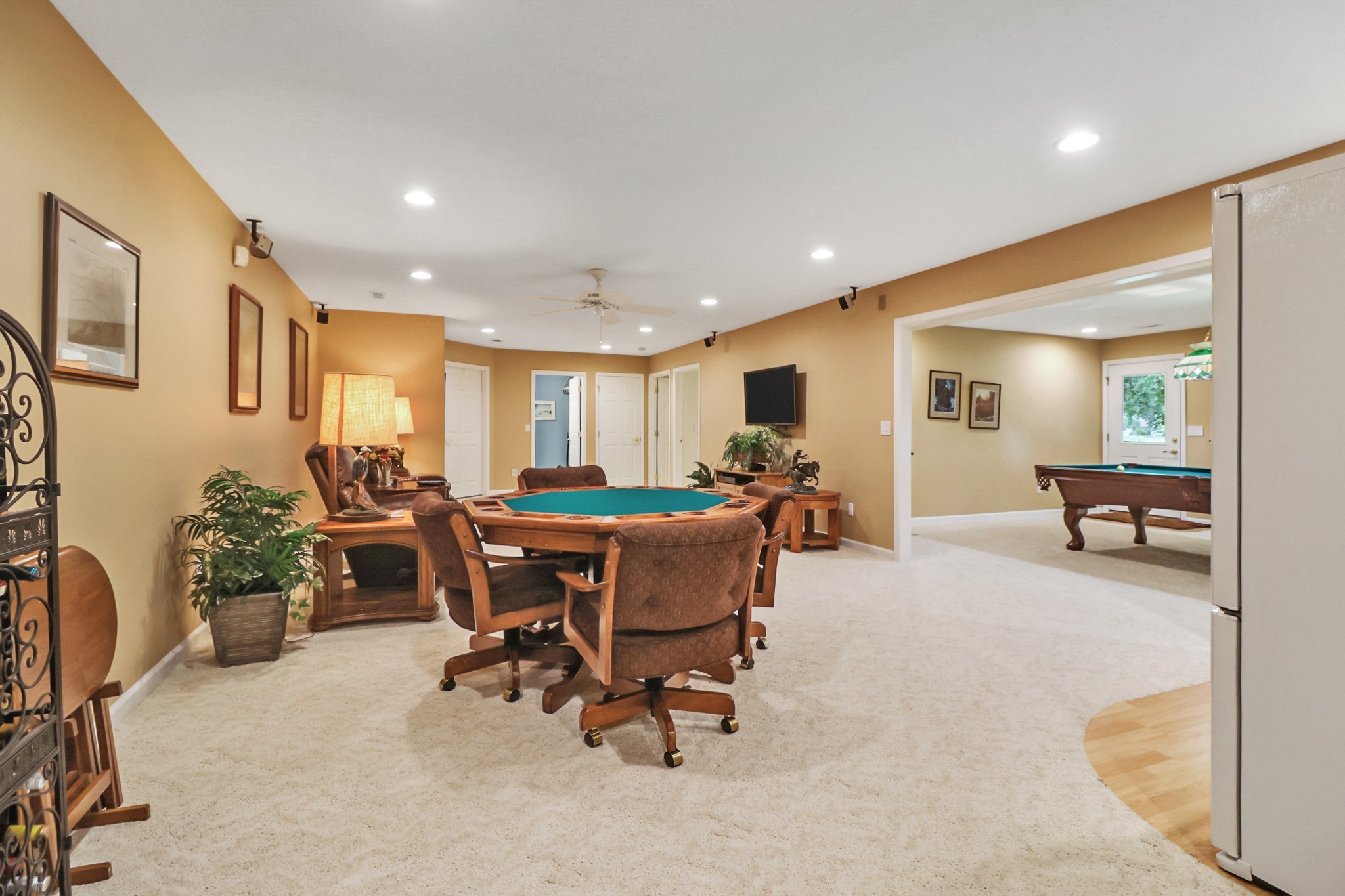 44 Inwood Court Crossville, TN 38558 - Photo 34 of 54 a living room with furniture and a dining table with potted plant