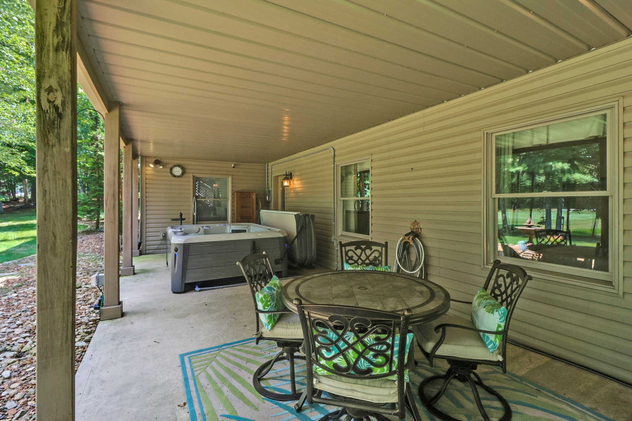 44 Inwood Court Crossville, TN 38558 - Photo 46 of 54 a balcony with table and chairs