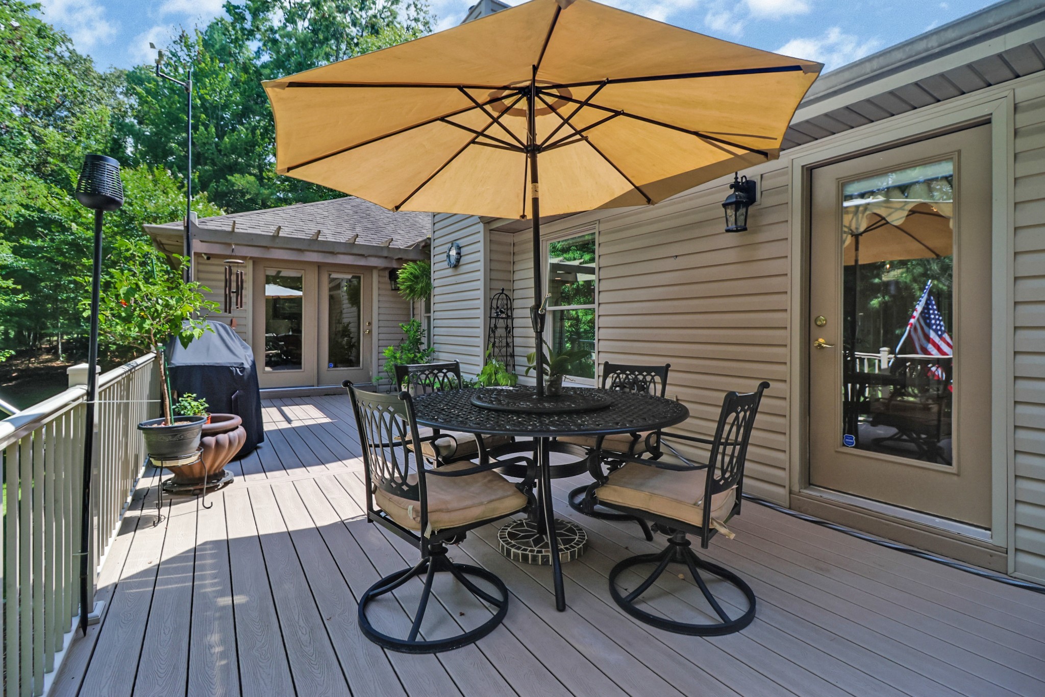 44 Inwood Court Crossville, TN 38558 - Photo 50 of 54 a view of a dinning table and chairs in the patio