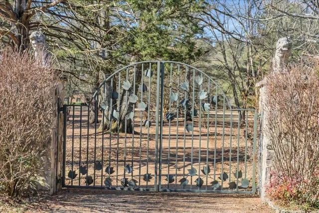 $799,900 | 1006 Remington Place, Manchester, TN 37355